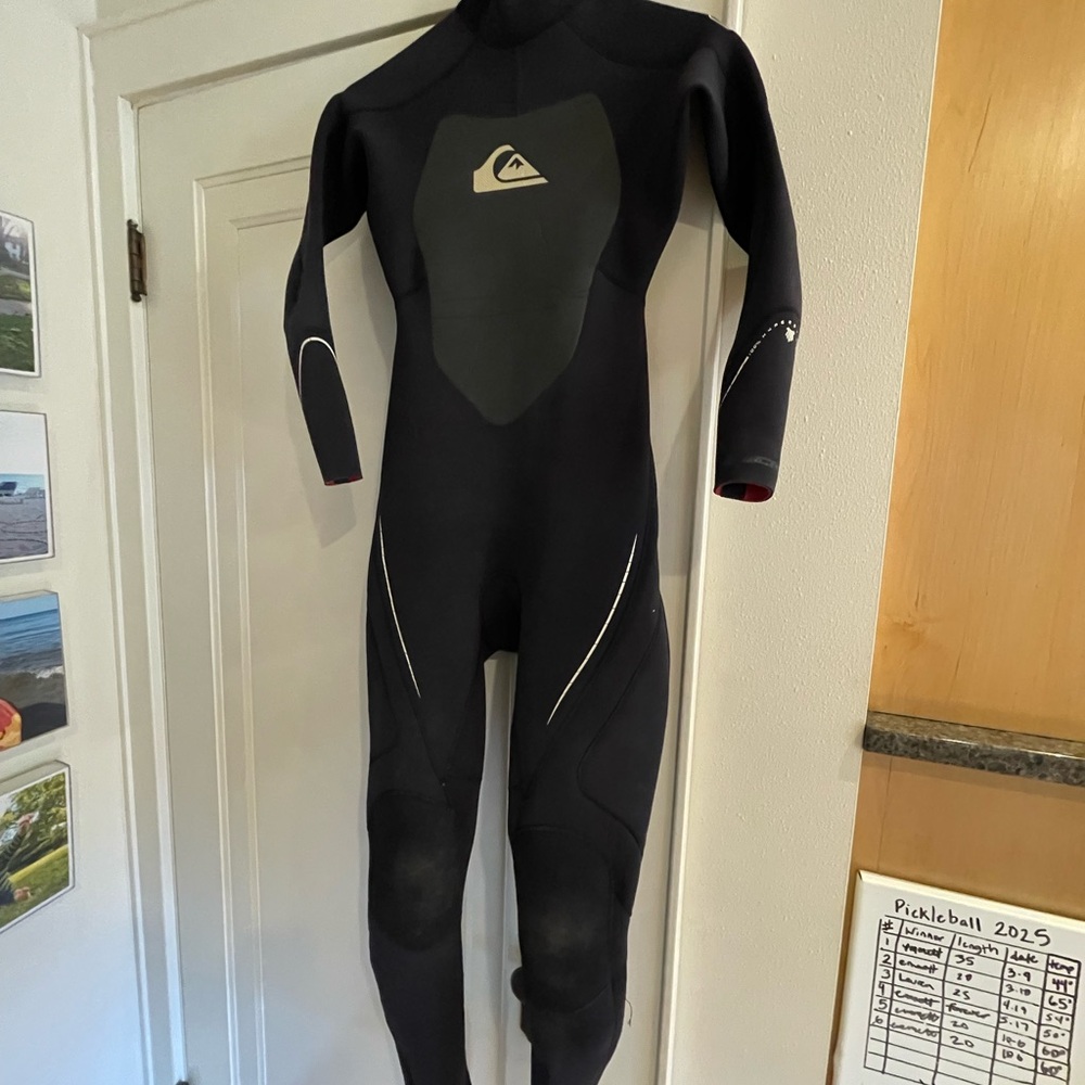 Quiksilver Black Wetsuit - youth size 16
